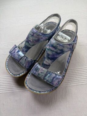 Alegria Women's Tie-Dye Lavender Blue Purple Sandals